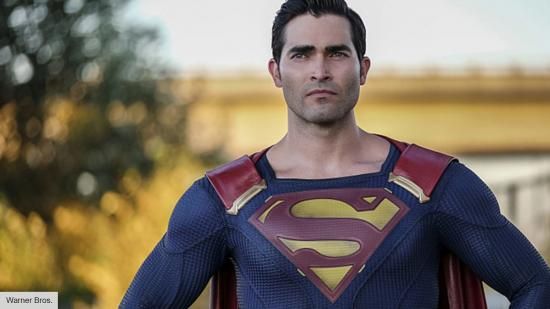 Clark은 Superman과 Lois 시즌 2에서 새 옷을 얻습니다.