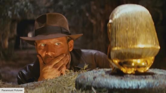 Die besten Filme der 80er: Indiana Jones, der einen Schatz betrachtet