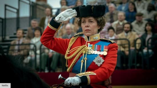 Први изглед у петој сезони Круне приказује Имелду Стонтон као краљицу Елизабету ИИ