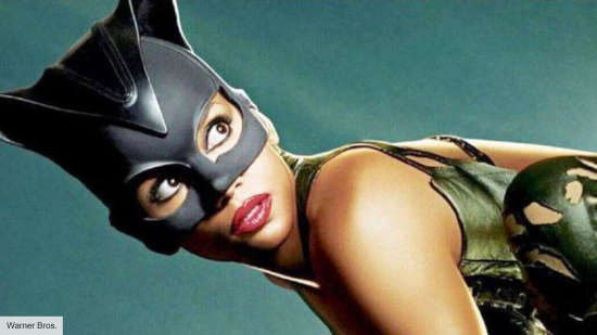 Halle Berija jautā Catwoman faniem, kur viņi atradās pirms 17 gadiem