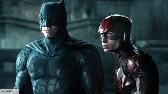 Michael Keaton dan Supergirl dilihat pada set The Flash