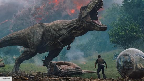 Jurassic World 3 attēls atklāj brutālu jauno raptori, kas vajā Krisu Pratu