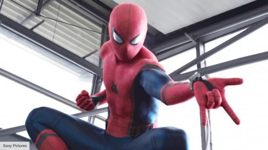 يقول توم هولاند إن ألعاب إطلاق النار على الويب من فيلم Spider-Man من أندرو غارفيلد لا معنى لها