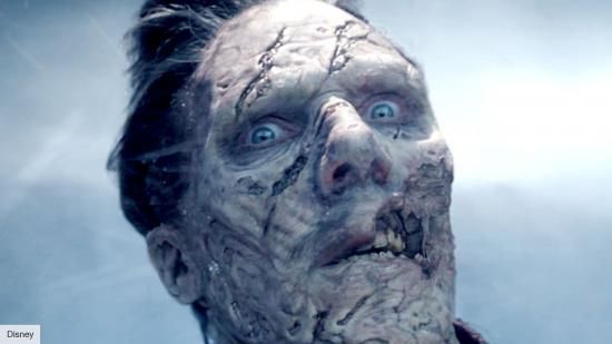 Benedict Cumberbatch com el zombi Strange a Doctor Strange 2
