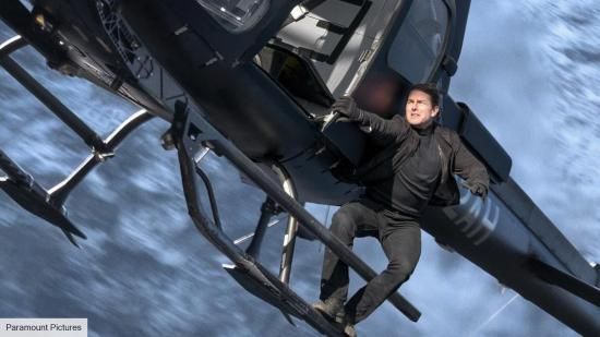Tom Cruise schaut buchstäblich bei Wanderern vorbei, während er den Mission: Impossible-Stunt filmt