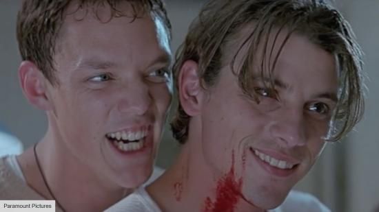 Matthew Lillard a Skeet Ulrich vo filme Scream
