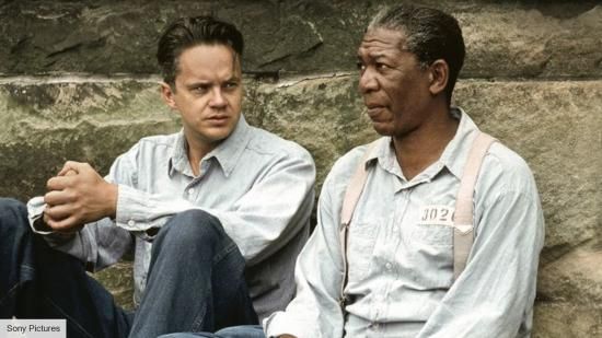 Tim Robbins Andy DuFresne'ina ja Morgan Freeman Redina filmis The Shawshank Redemption